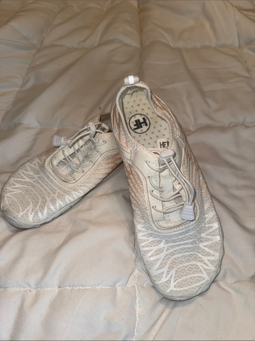 HF - size 39 / White and Light pink Athletic Slip-On Sneakers